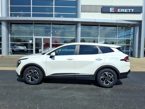 Used 2023 Kia Sportage LX image 4