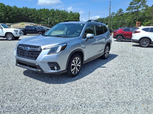 Used 2022 Subaru Forester Limited image 3