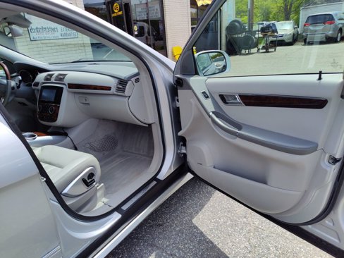 Used 2006 Mercedes-Benz R 500 4MATIC image 19