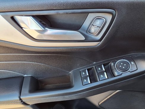 Used 2021 Ford Escape SE image 17