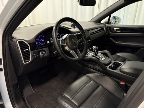 Certified 2022 Porsche Cayenne Coupe image 4