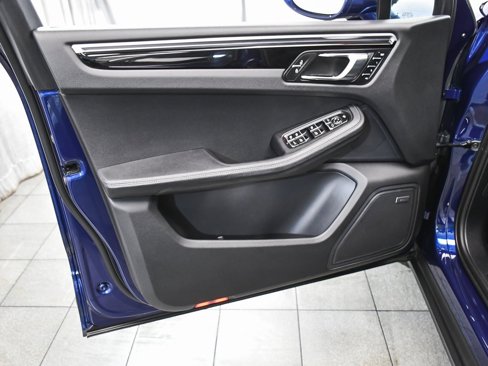 Used 2022 Porsche Macan image 9