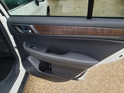 Used 2017 Subaru Outback 3.6R Limited image 26