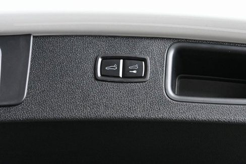 Certified 2025 Porsche Macan image 33