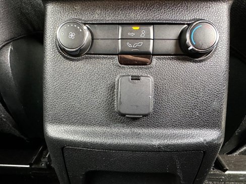 Used 2019 Ford Explorer XLT image 28