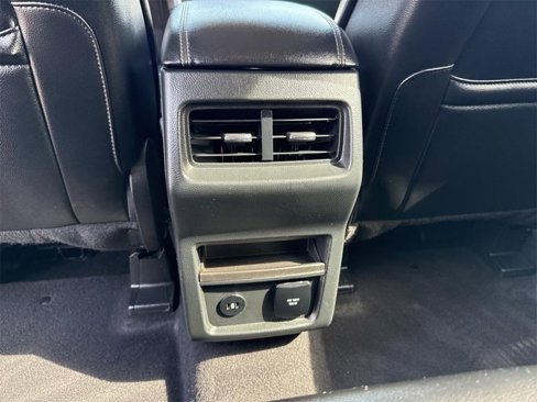 Used 2024 Ford Edge Titanium image 19
