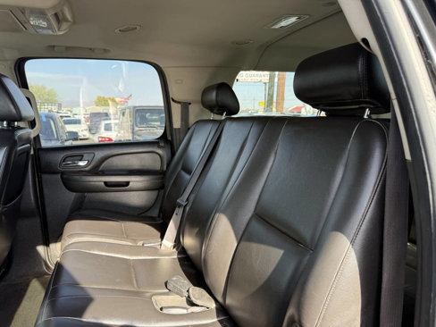 Used 2009 Chevrolet Suburban 2500 LT image 25
