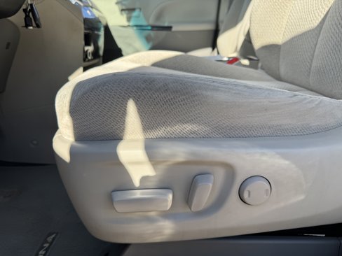 Used 2012 Toyota Sienna LE image 11