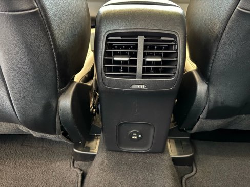 Used 2020 Ford Escape Titanium image 19