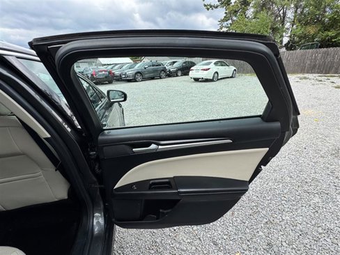 Used 2018 Ford Fusion Titanium image 36
