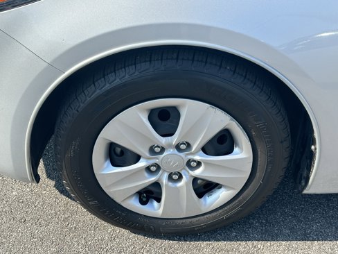 Used 2017 Kia Forte LX image 14