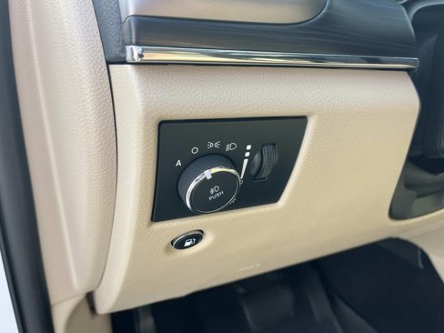Used 2020 Jeep Grand Cherokee Limited image 15