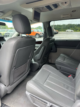 Used 2010 Chrysler Town & Country Touring image 13