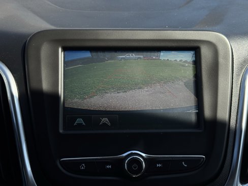 Used 2018 Chevrolet Equinox LT image 3