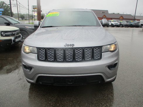 Used 2021 Jeep Grand Cherokee Laredo X image 2