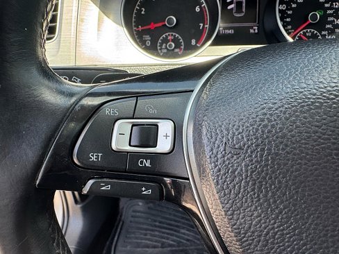 Used 2015 Volkswagen Golf S image 13