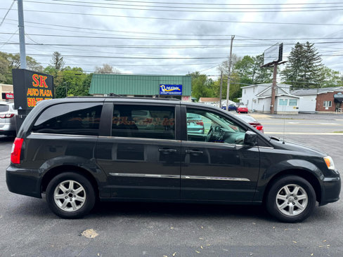 Used 2011 Chrysler Town & Country Touring w/ Entertainment Group #1 image 7