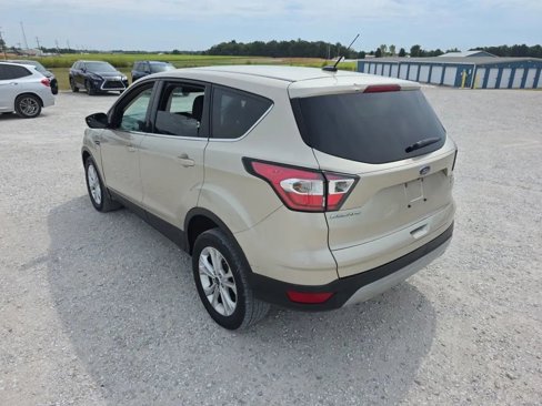 Used 2017 Ford Escape SE image 5