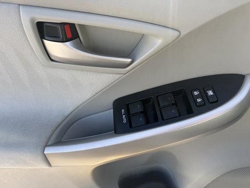 Used 2015 Toyota Prius Three image 11