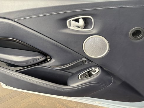 Used 2019 Aston Martin V8 Vantage Coupe image 22