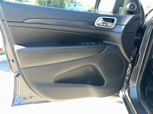 Used 2018 Jeep Grand Cherokee Altitude image 10