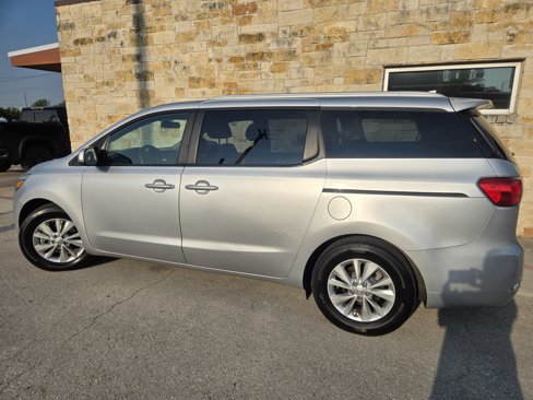 Used 2015 Kia Sedona LX image 3