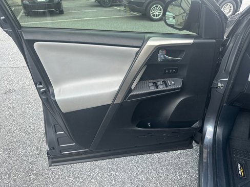 Used 2015 Toyota RAV4 Limited image 10