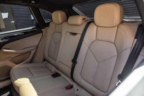 Certified 2025 Porsche Macan image 17