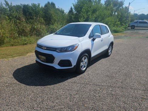 Used 2019 Chevrolet Trax LS w/ Tint and Cruise Package image 1