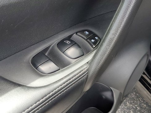 Used 2020 Nissan Rogue Sport SV image 14