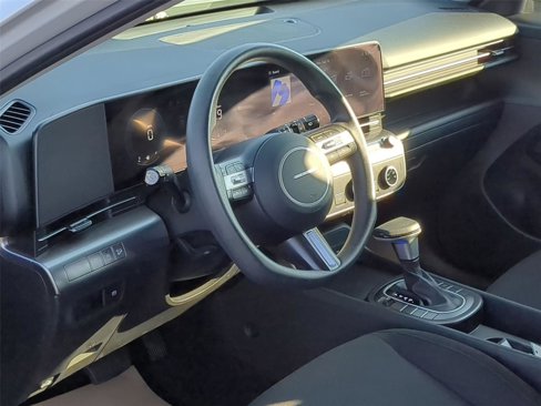 Used 2024 Hyundai Kona SE image 2