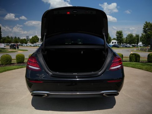 Certified 2019 Mercedes-Benz E 300 4MATIC image 19