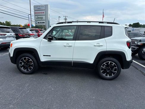 Used 2023 Jeep Renegade Latitude w/ Sun/Sound Group image 6