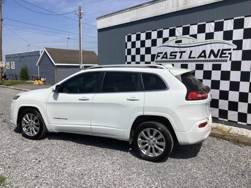 Used 2017 Jeep Cherokee Overland w/ Technology Group image 7