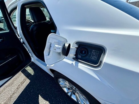 Used 2017 Chrysler 300 C image 17