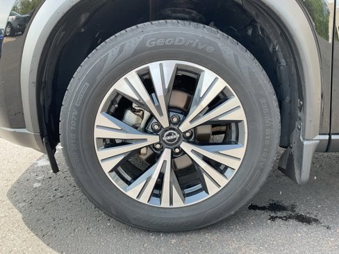 Used 2022 Nissan Rogue SV image 9