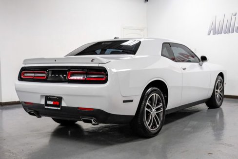 Used 2019 Dodge Challenger SXT image 7