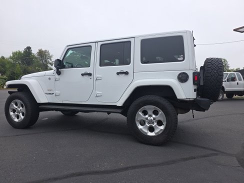 Used 2015 Jeep Wrangler Unlimited Sahara w/ Connectivity Group image 13