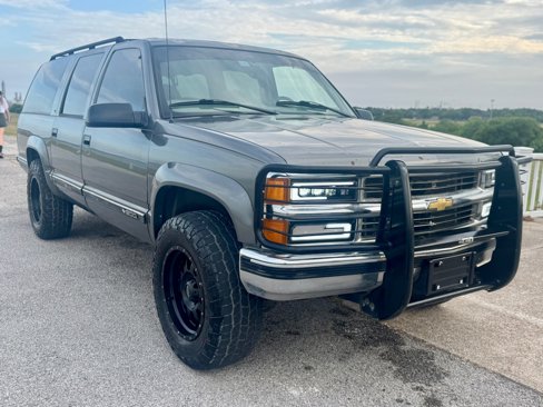 Used 1999 Chevrolet Suburban 4WD w/ Preferred Equipment Group 2 image 4