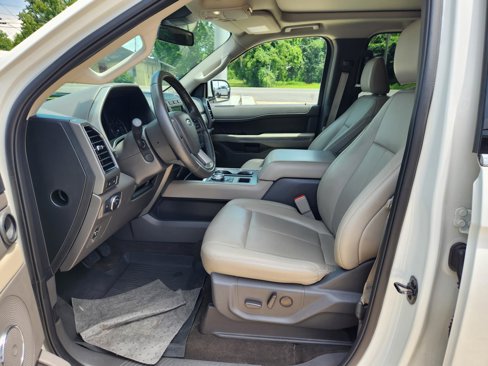 Used 2021 Ford Expedition XLT image 9