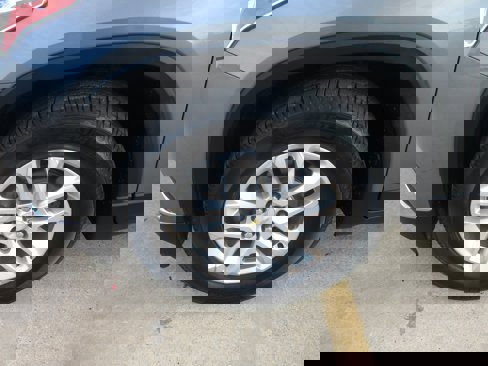 Used 2018 Chevrolet Traverse LT image 3