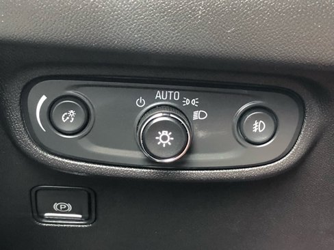 Used 2024 GMC Terrain SLT image 28