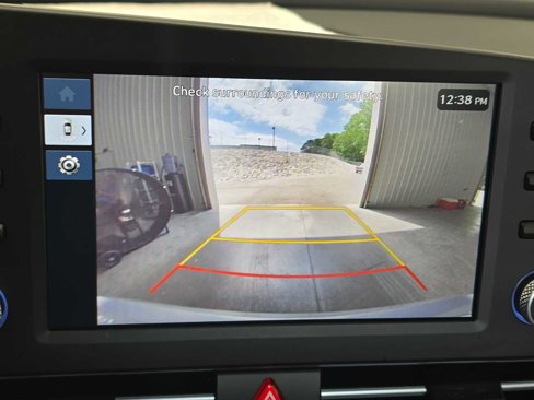 Used 2025 Hyundai Elantra SE image 23