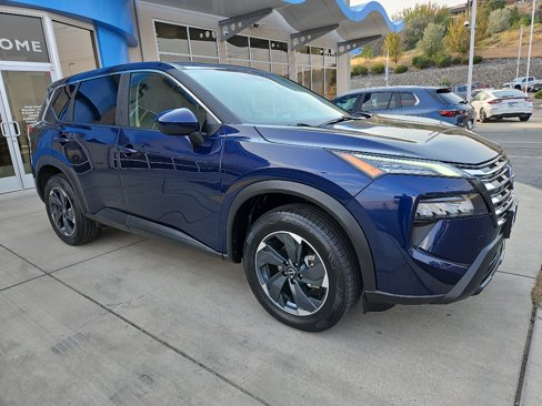 Used 2024 Nissan Rogue SV image 3