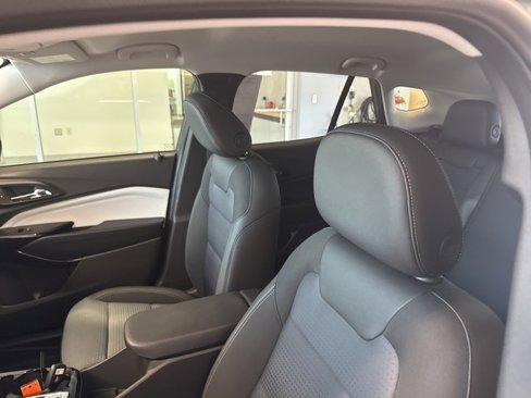 New 2025 Chevrolet Trax LT w/ Driver Confidence Package image 13