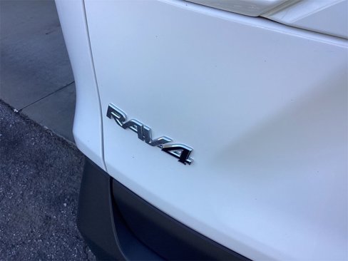 Used 2019 Toyota RAV4 LE image 30