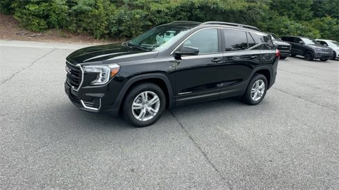 Used 2023 GMC Terrain SLE w/ Driver Convenience Package image 4