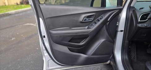 Used 2020 Chevrolet Trax LT w/ LT Convenience Package image 8