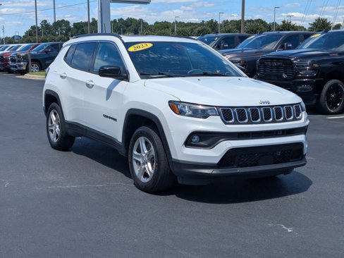 Used 2023 Jeep Compass Latitude w/ Sun and Sound Group image 3