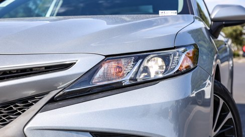 Used 2020 Toyota Camry SE image 2